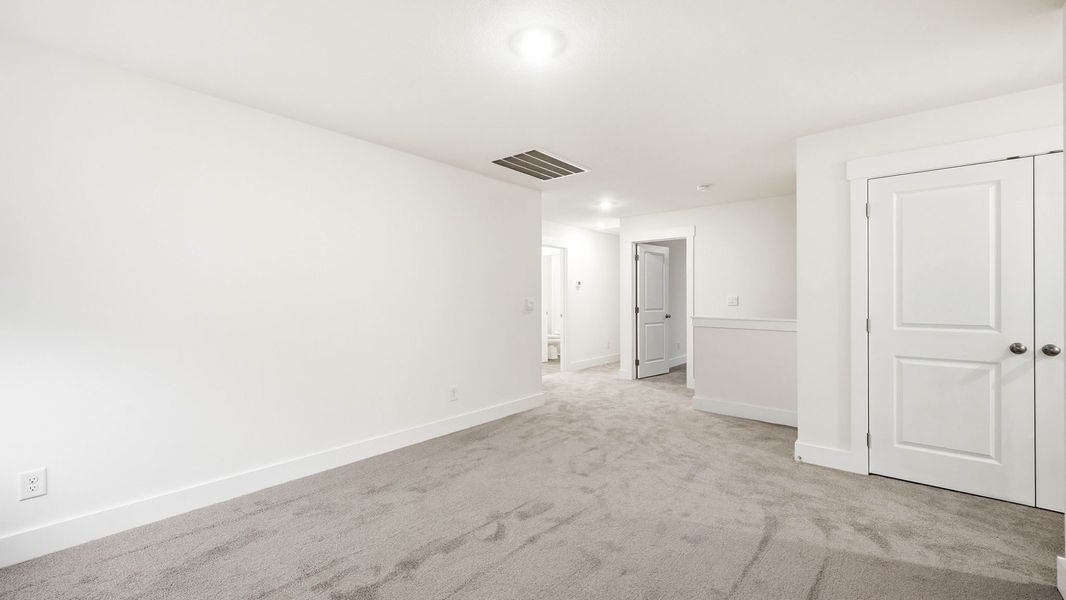 Spacious, unfurnished interior of a new home in Polo Fields, Kingsport (Image 32).