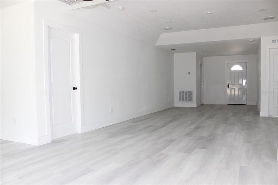 Spacious, unfurnished interior of a new home in , Spring Hill (Image 21).