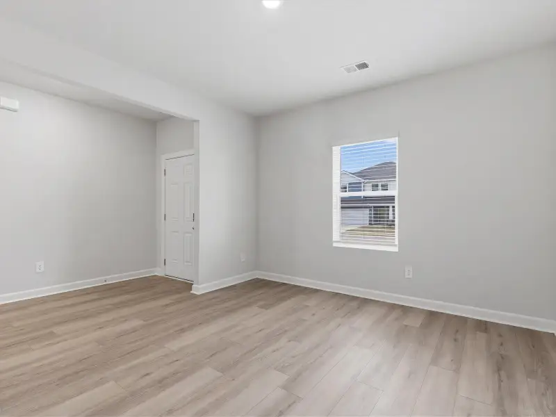 Spacious, unfurnished interior of a new home in Wexford Park, Fountain Inn (Image 10).