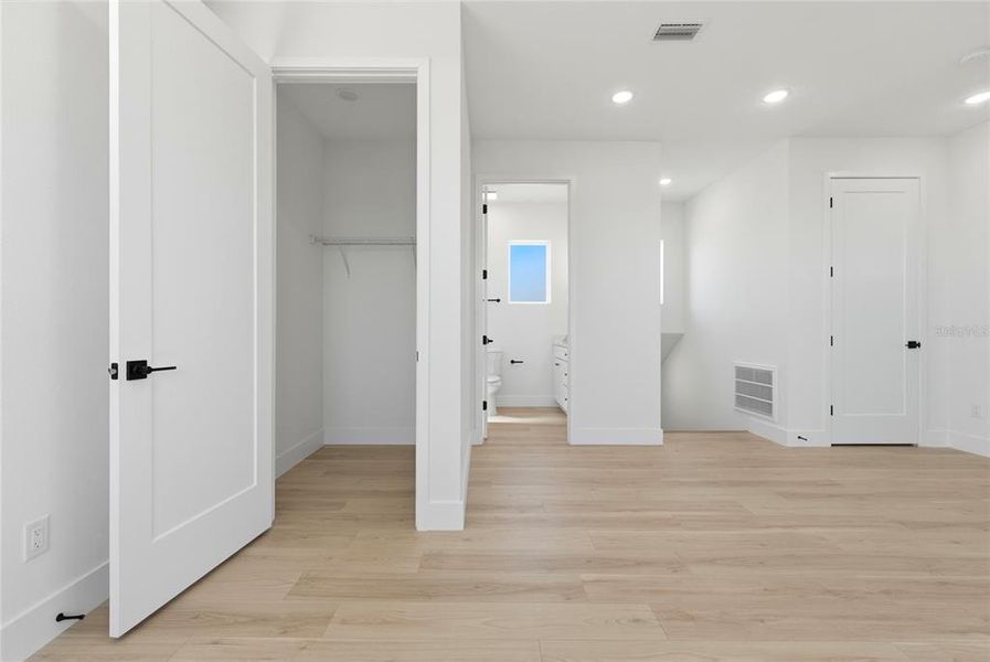 Spacious, unfurnished interior of a new home in , Lake Alfred (Image 23). Spacious, unfurnished interior of a new home in , Lake Alfred (Image 23).