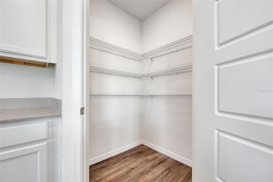 Spacious, unfurnished interior of a new home in , Davenport (Image 13).