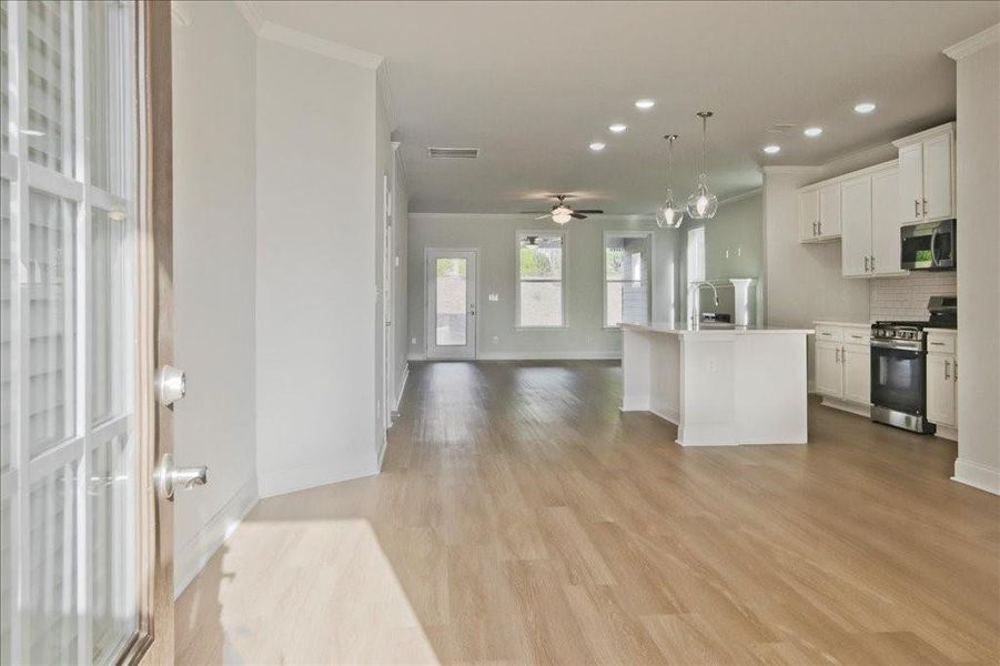 Spacious, unfurnished interior of a new home in Cooper's Walk, Loganville (Image 16).