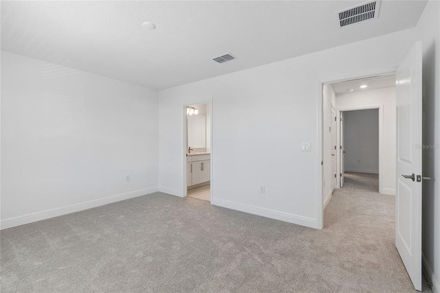 Spacious, unfurnished interior of a new home in SeaFlower, Bradenton (Image 18).