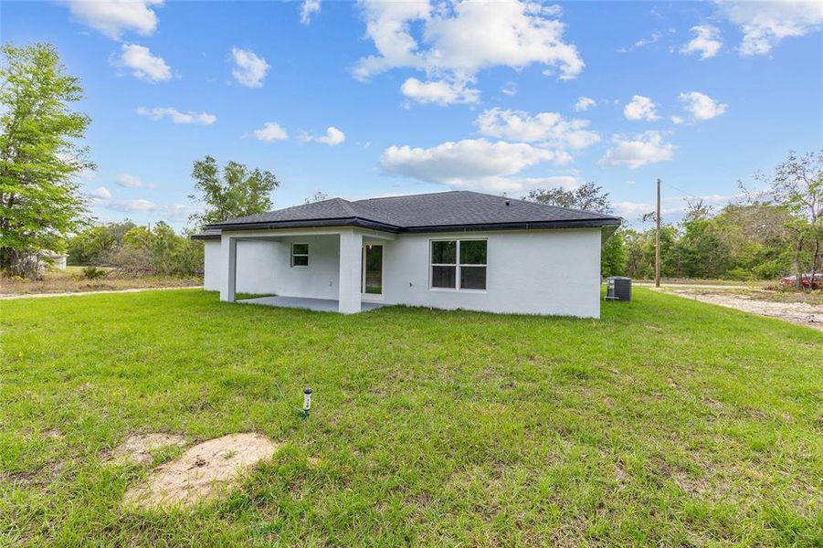 Exterior details and patio area of a home in , Ocklawaha (Image 25).