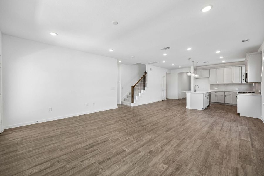 Spacious, unfurnished interior of a new home in Mavera, Conroe (Image 27).