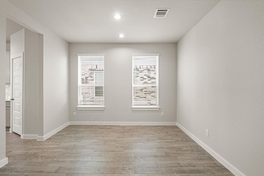 Spacious, unfurnished interior of a new home in Morton Creek Ranch, Katy (Image 12).