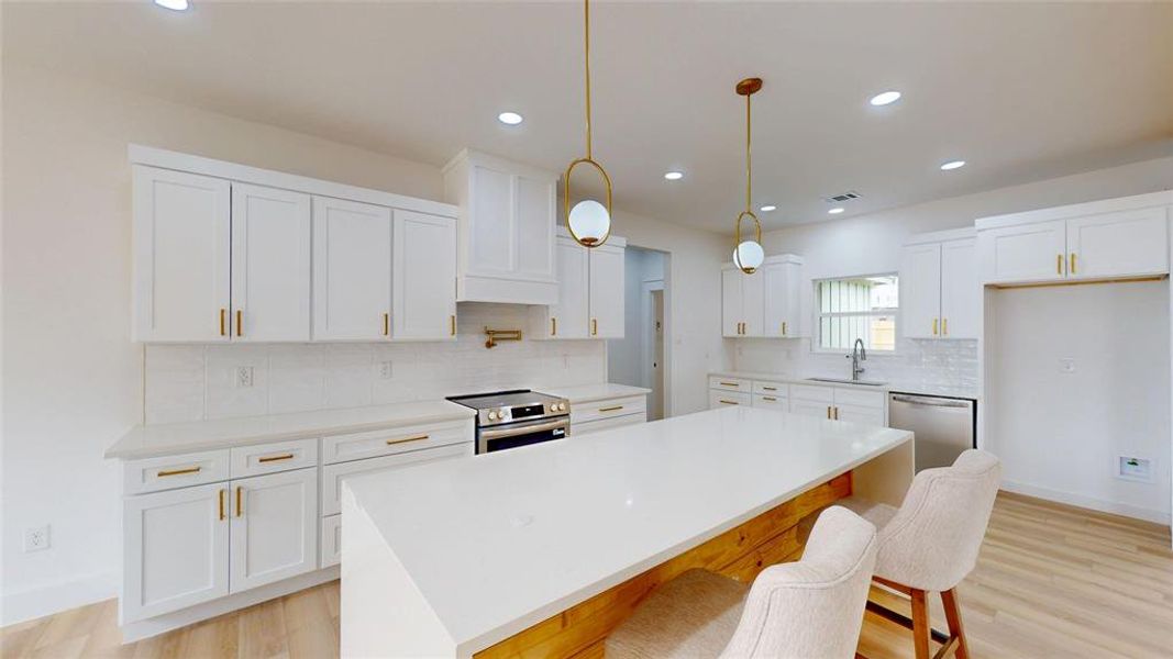 Furnished interior view inside a new home in , Weatherford (Image 7).