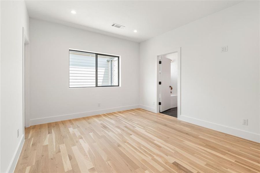 Spacious, unfurnished interior of a new home in , Dallas (Image 23). Spacious, unfurnished interior of a new home in , Dallas (Image 23).