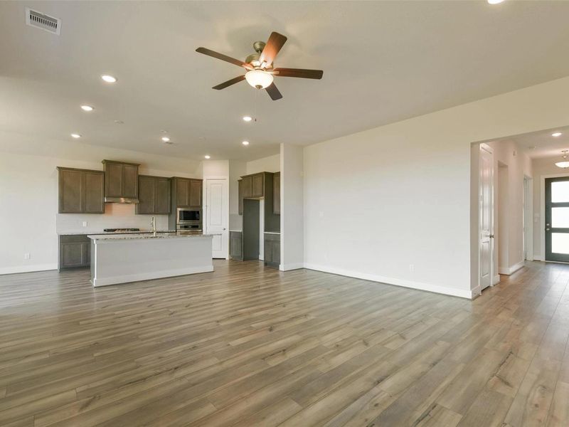 Spacious, unfurnished interior of a new home in Lago Mar, Texas City (Image 22). Spacious, unfurnished interior of a new home in Lago Mar, Texas City (Image 22).