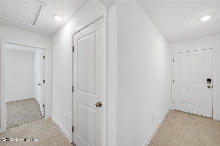 Spacious, unfurnished interior of a new home in Azalea Creek, Jacksonville (Image 31).