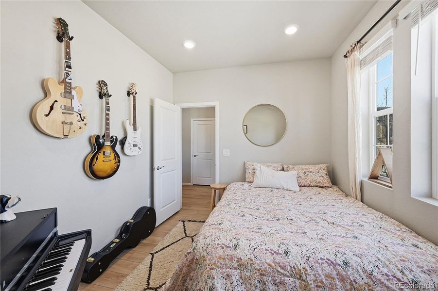 Main level flex space