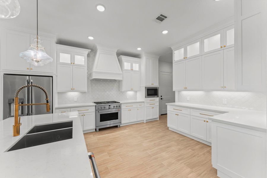 Furnished interior view inside a new home in , Tomball (Image 11).