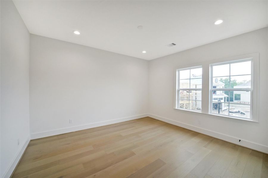 Spacious, unfurnished interior of a new home in Reserve in Memorial, Houston (Image 36). Spacious, unfurnished interior of a new home in Reserve in Memorial, Houston (Image 36).