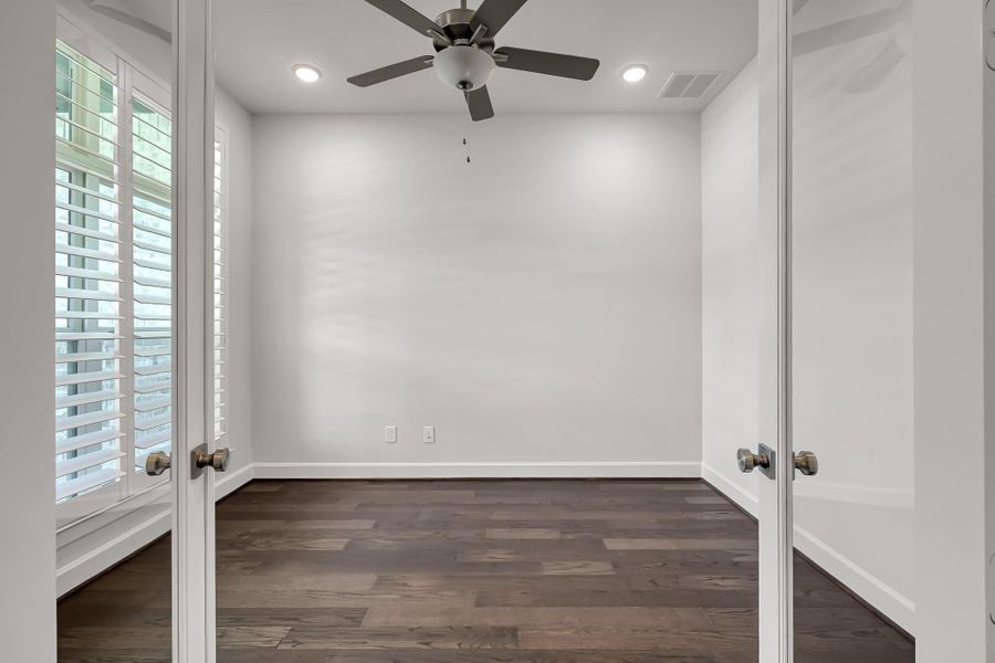 Spacious, unfurnished interior of a new home in The Meadows at Imperial Oaks, Conroe (Image 12). Spacious, unfurnished interior of a new home in The Meadows at Imperial Oaks, Conroe (Image 12).