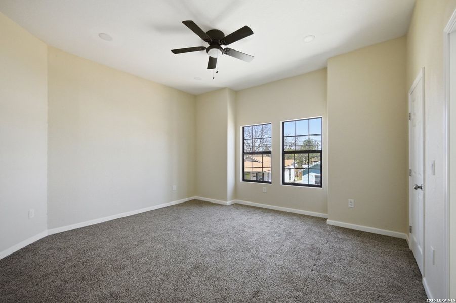 Spacious, unfurnished interior of a new home in , San Antonio (Image 11).