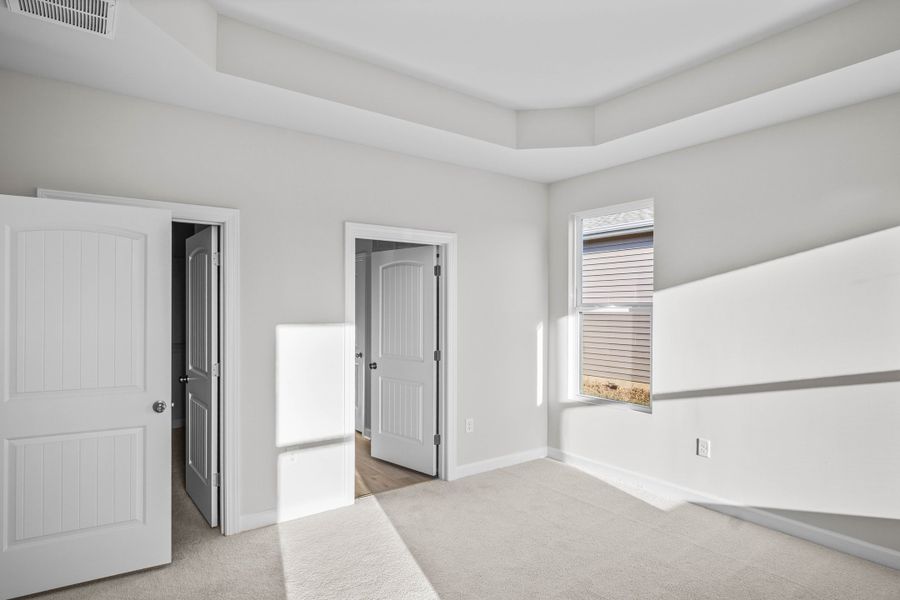 Spacious, unfurnished interior of a new home in Coastal Club of the Carolinas, Calabash (Image 14).