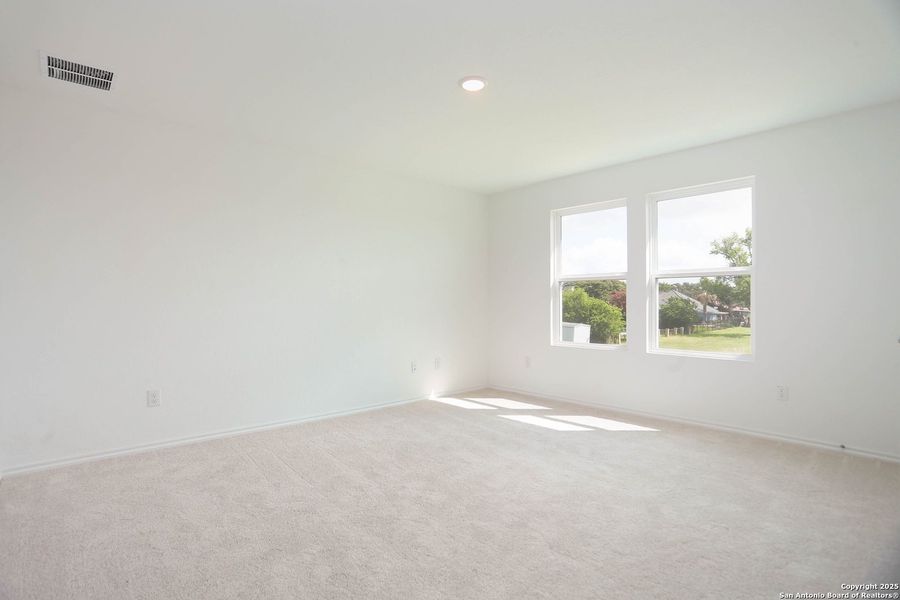 Spacious, unfurnished interior of a new home in Fairway Crossing 40s, San Antonio (Image 13). Spacious, unfurnished interior of a new home in Fairway Crossing 40s, San Antonio (Image 13).