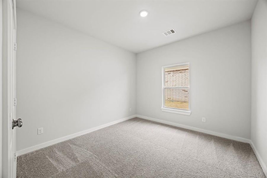 Spacious, unfurnished interior of a new home in Summerwood Estates, Red Oak (Image 8).