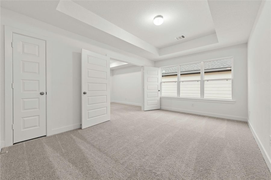 Representative image. Features, selections and colors may vary.