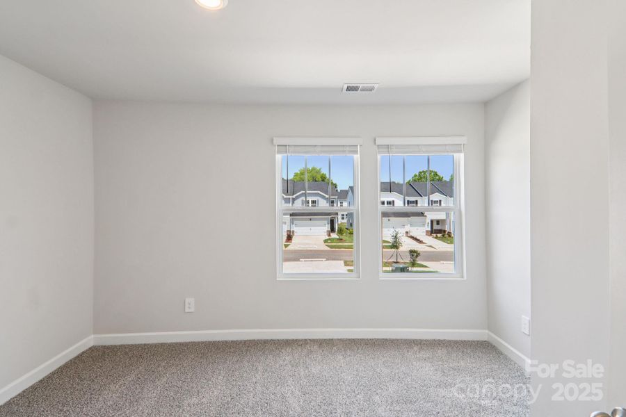 Spacious, unfurnished interior of a new home in Galloway Ridge, Charlotte (Image 9).