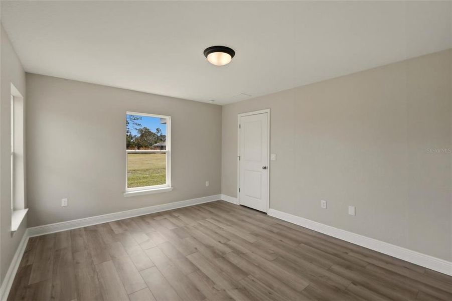 Spacious, unfurnished interior of a new home in , Sebring (Image 27).