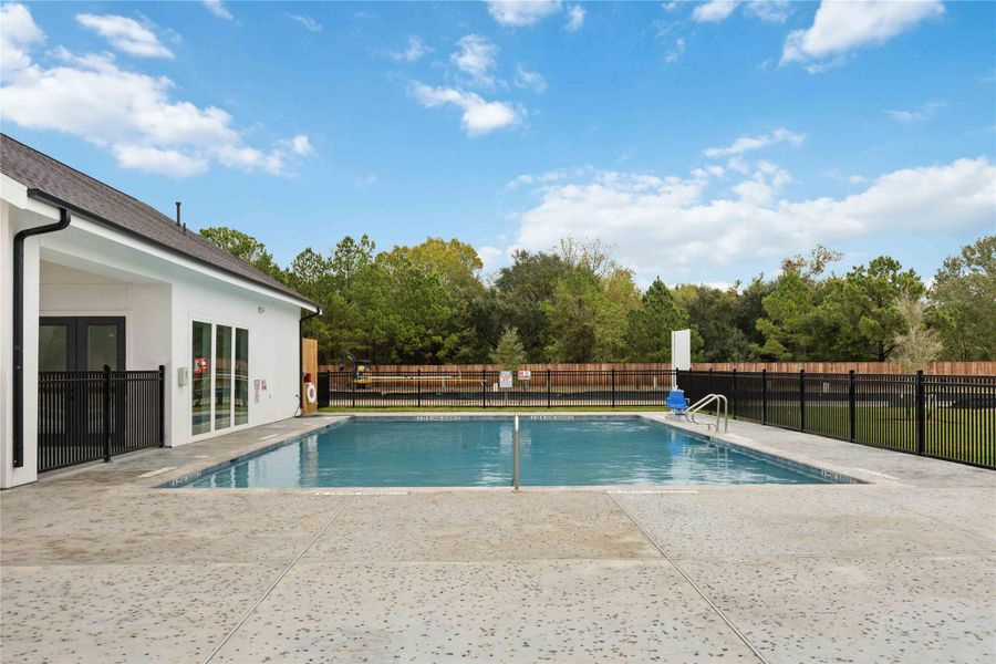 Exterior details and patio area of a home in Alaia Crossing, Houston (Image 4).