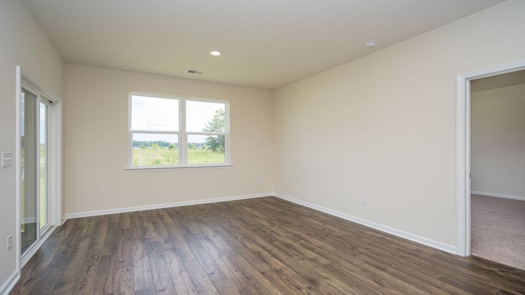 Representative unfurnished interior of a home built from the ARIA by D.R. Horton in Island Green, Myrtle Beach (Image 26).