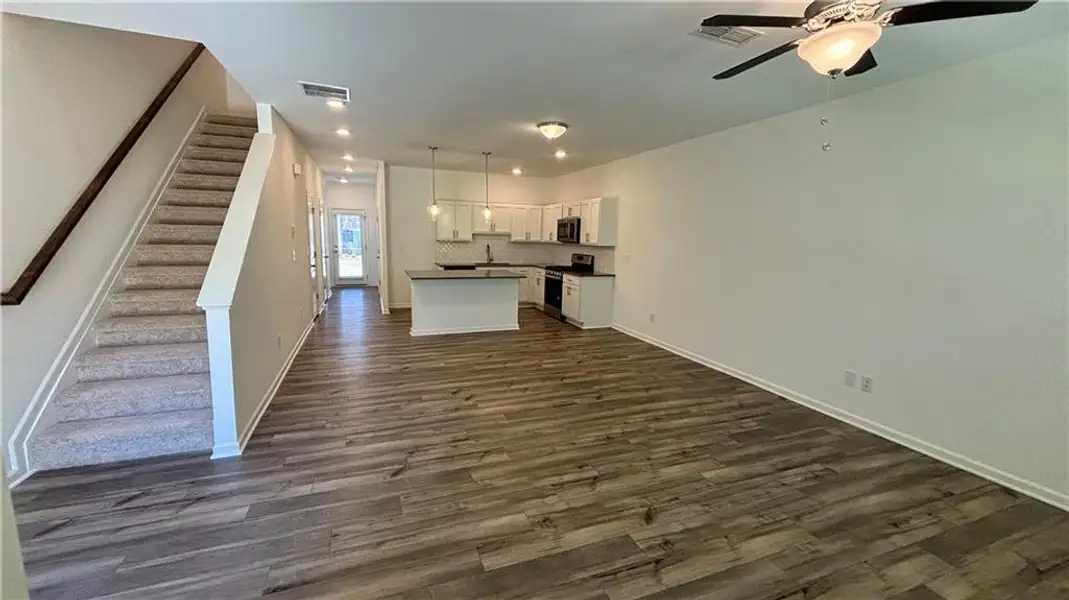 Spacious, unfurnished interior of a new home in Laurelwood, Douglasville (Image 6). Spacious, unfurnished interior of a new home in Laurelwood, Douglasville (Image 6).