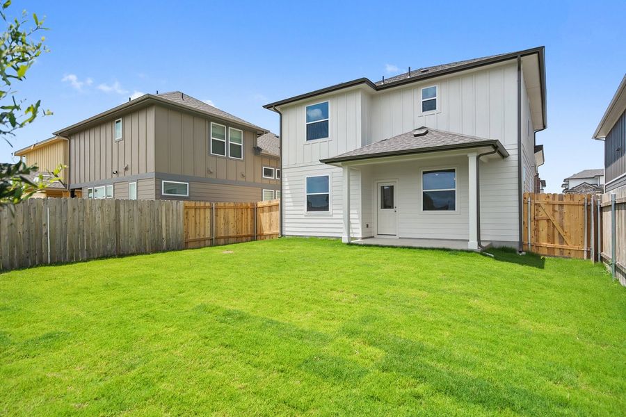 Exterior details and patio area of a home in Porter Country, Buda (Image 4).