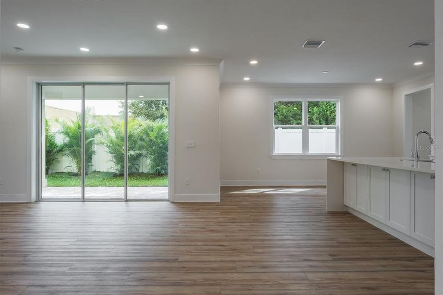 Spacious, unfurnished interior of a new home in , Palm Harbor (Image 42).