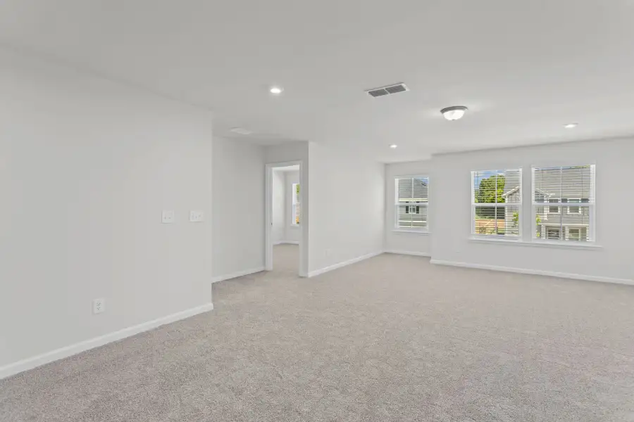 Spacious, unfurnished interior of a new home in Hamilton Place, Cartersville (Image 20).