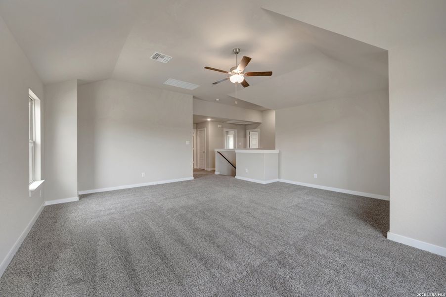 Spacious, unfurnished interior of a new home in Winding Brook, San Antonio (Image 24).