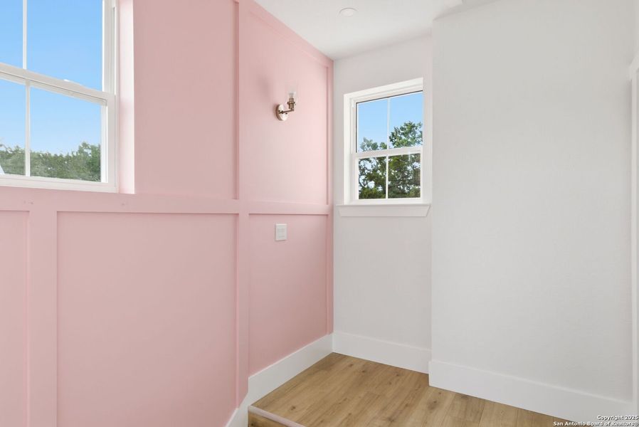 Spacious, unfurnished interior of a new home in , Bandera (Image 17).