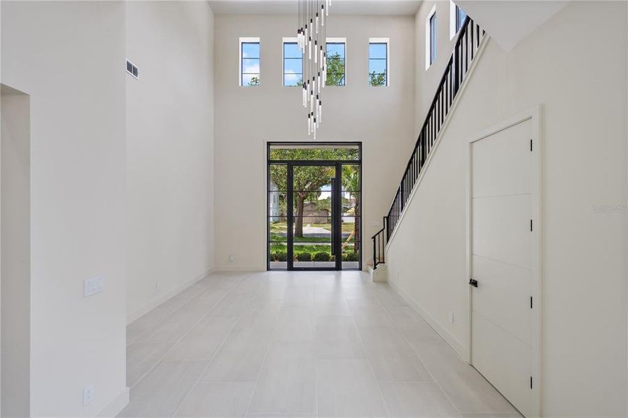 Spacious, unfurnished interior of a new home in , Orlando (Image 41).