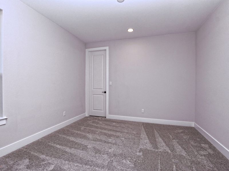 Representative unfurnished interior of a home built from the Emerald II by Giddens Homes in Riverstone, Georgetown (Image 32).