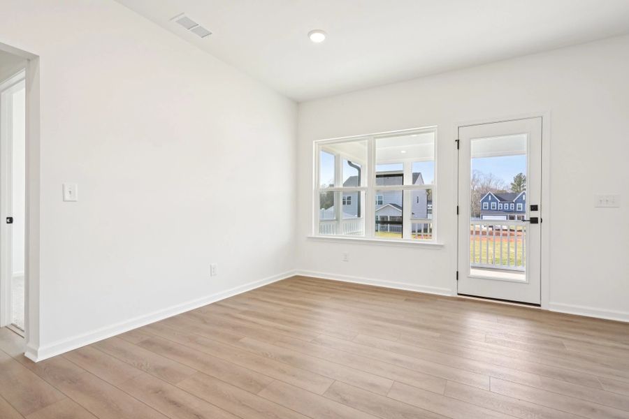 Breakfast Area featuring AW Collection® Oxford - Sunlit comfort to start the day. Breakfast Area featuring AW Collection® Oxford - Sunlit comfort to start the day.