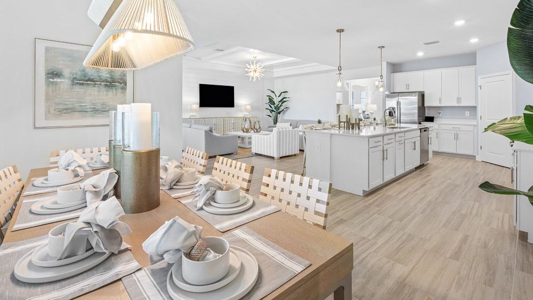 2444 Palmetto Dining 1of2 Base3