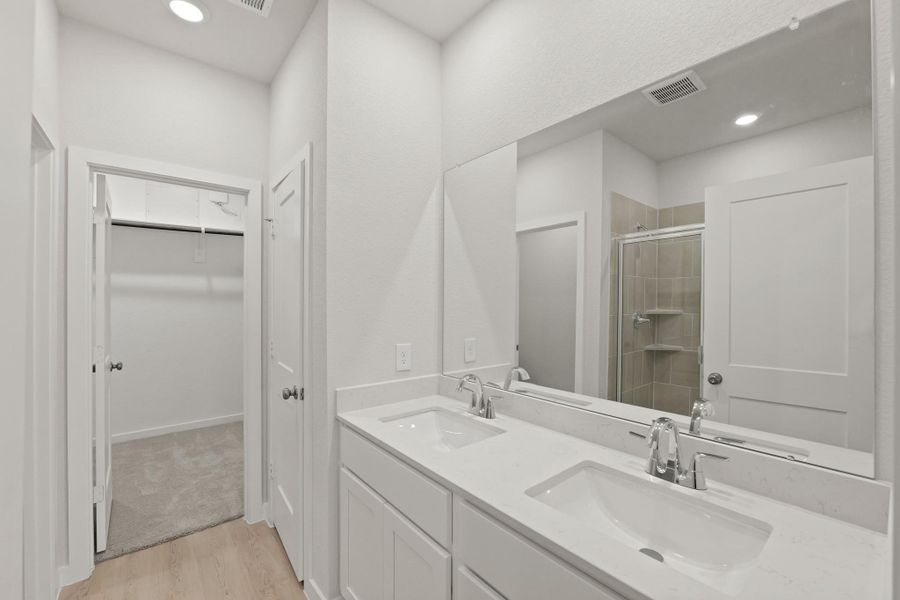 Furnished interior view inside a new home in River Ranch Trails, Dayton (Image 6).