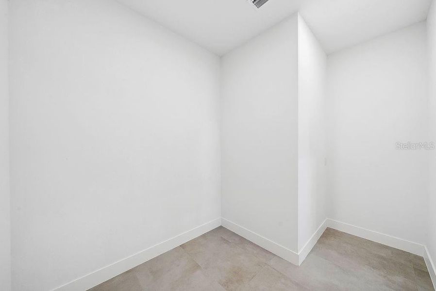 Spacious, unfurnished interior of a new home in , Ocala (Image 21).