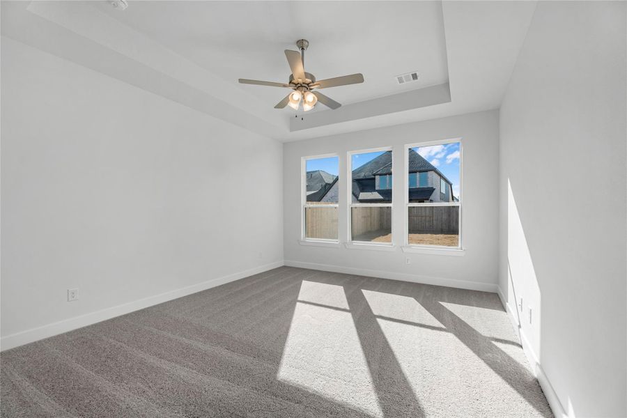 Representative image. Features, selections and colors may vary. Representative image. Features, selections and colors may vary.