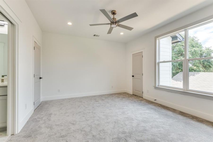 Spacious, unfurnished interior of a new home in , Dallas (Image 16).