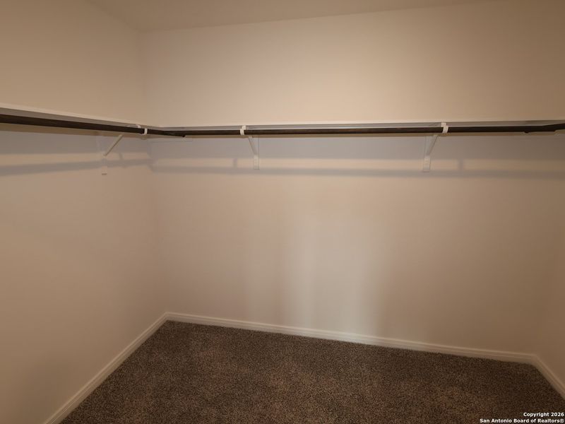 Spacious, unfurnished interior of a new home in Agave, San Antonio (Image 25).