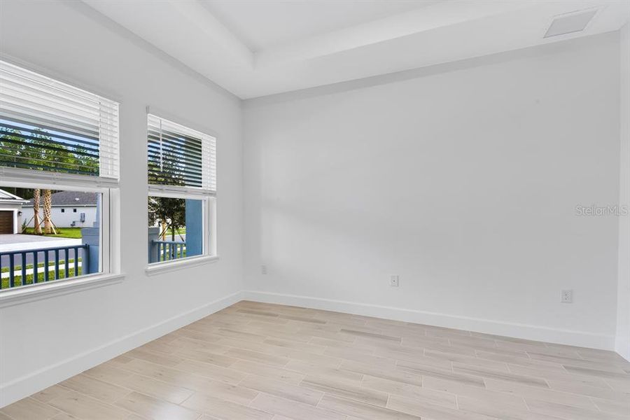 Spacious, unfurnished interior of a new home in Ardisia Park, New Smyrna Beach (Image 22).