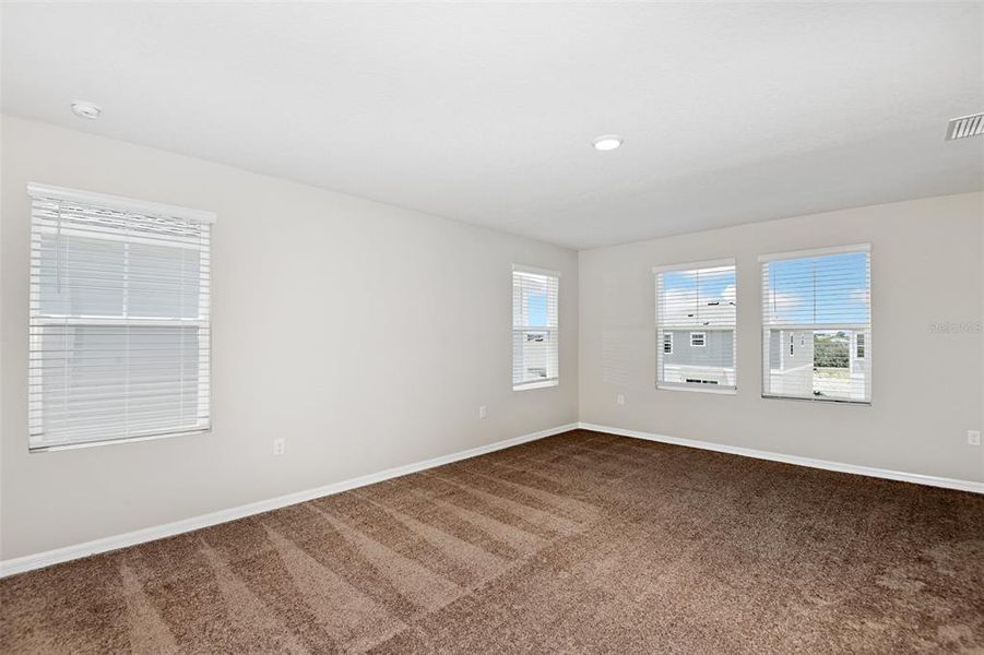 Spacious, unfurnished interior of a new home in Pasadena Landing, Wesley Chapel (Image 16).