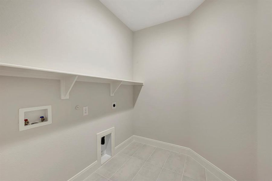 Spacious, unfurnished interior of a new home in Solterra - Garden Series, Mesquite (Image 21).