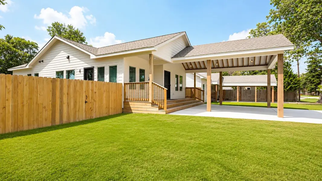 Exterior details and patio area of a home in , Houston (Image 27).