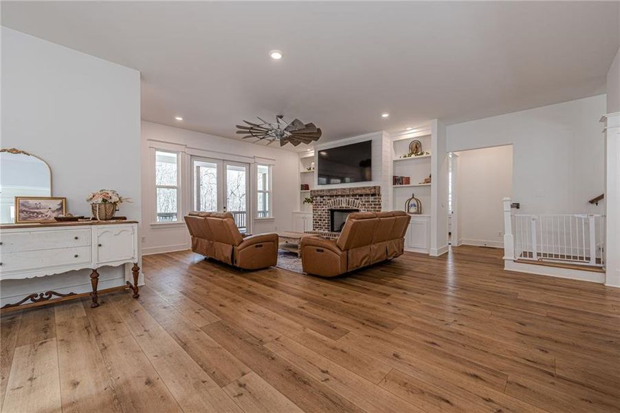 Furnished interior view inside a new home in , Waleska (Image 8).