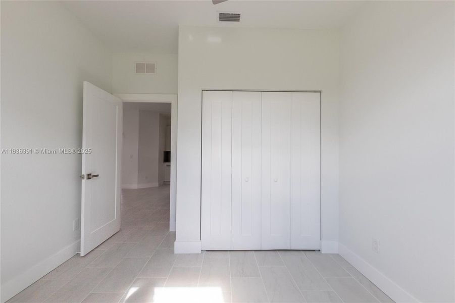 Spacious, unfurnished interior of a new home in , Lake Placid (Image 33).