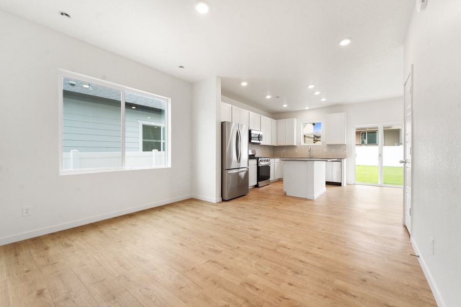 Spacious, unfurnished interior of a new home in Union Colony West, Greeley (Image 21).