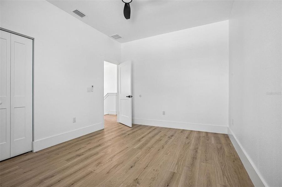 Spacious, unfurnished interior of a new home in , Tampa (Image 21).